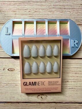 Glamnetic Blueberry Milk Short Almond Press-On Nails + Nail Sorting Tray